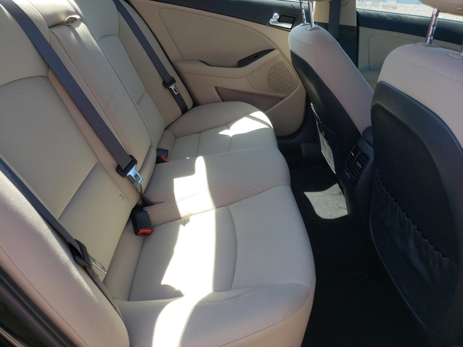 Photo 6 from auction – 2016 KIA OPTIMA HYB with VIN KNAGM4AD7G5092990