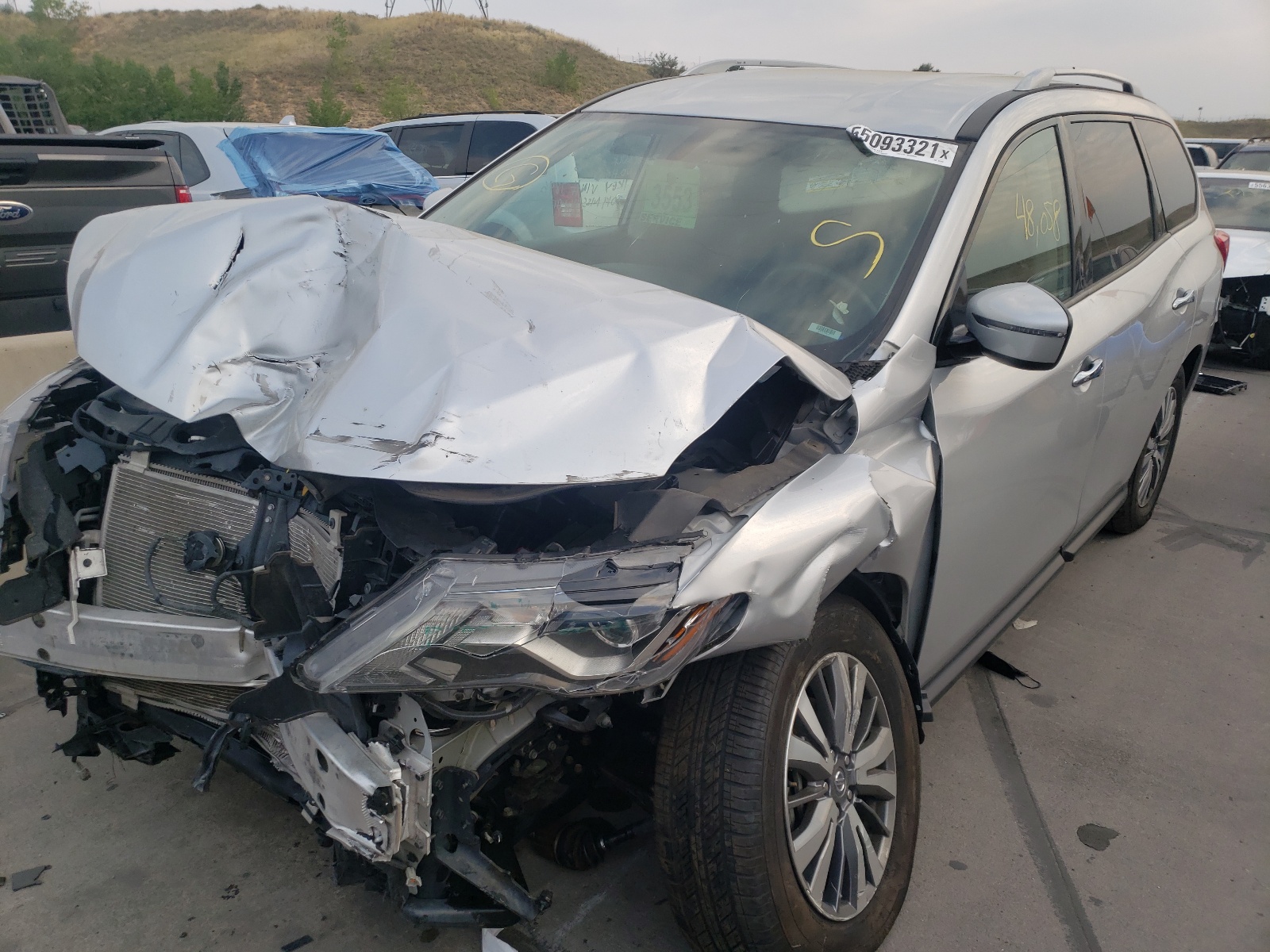 Photo 2 from auction – 2019 NISSAN PATHFINDER with VIN 5N1DR2MM9KC617846