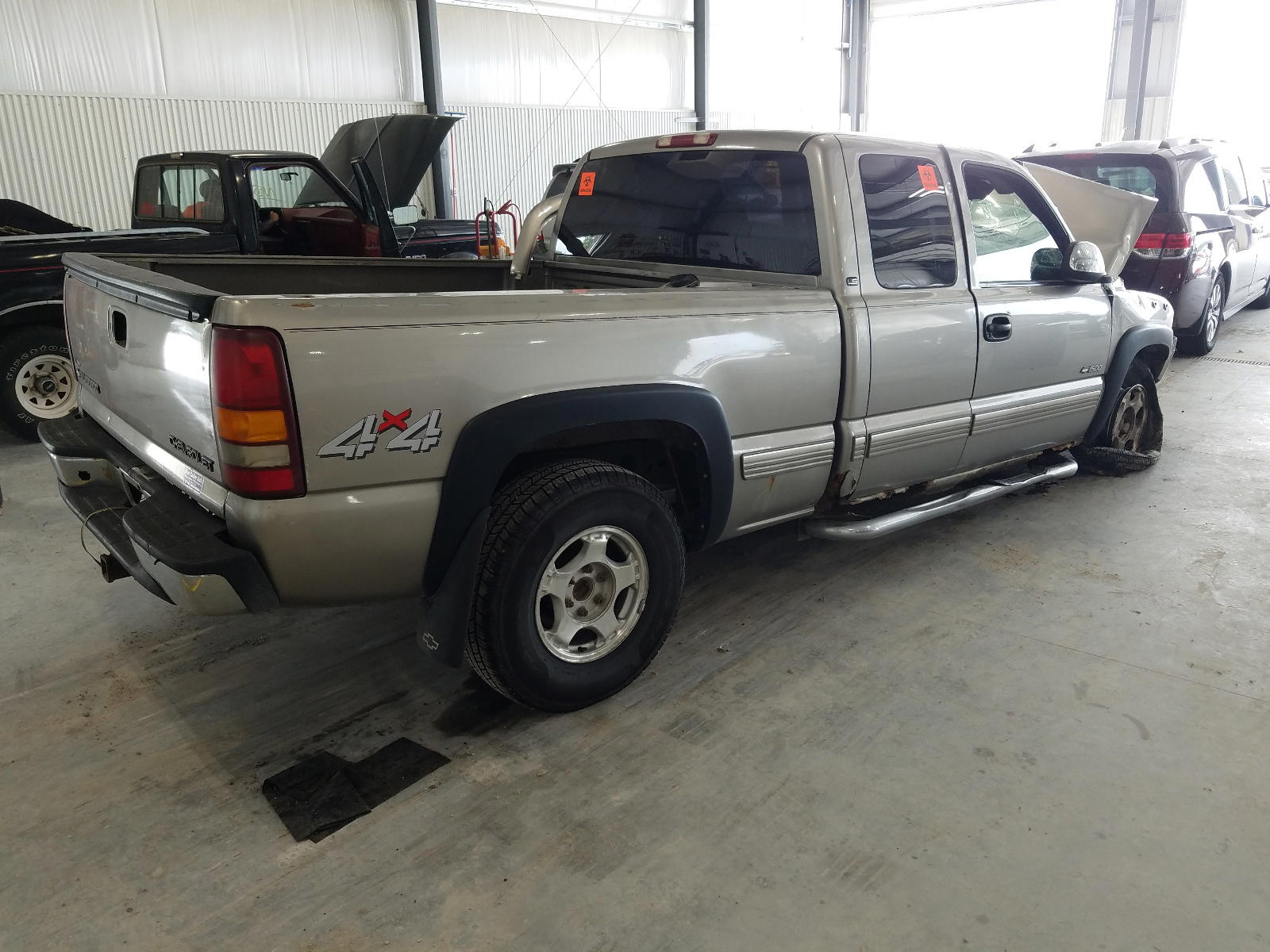 Photo 4 from auction – 2000 CHEVROLET SILVERADO with VIN 1GCEK19T2YZ302335