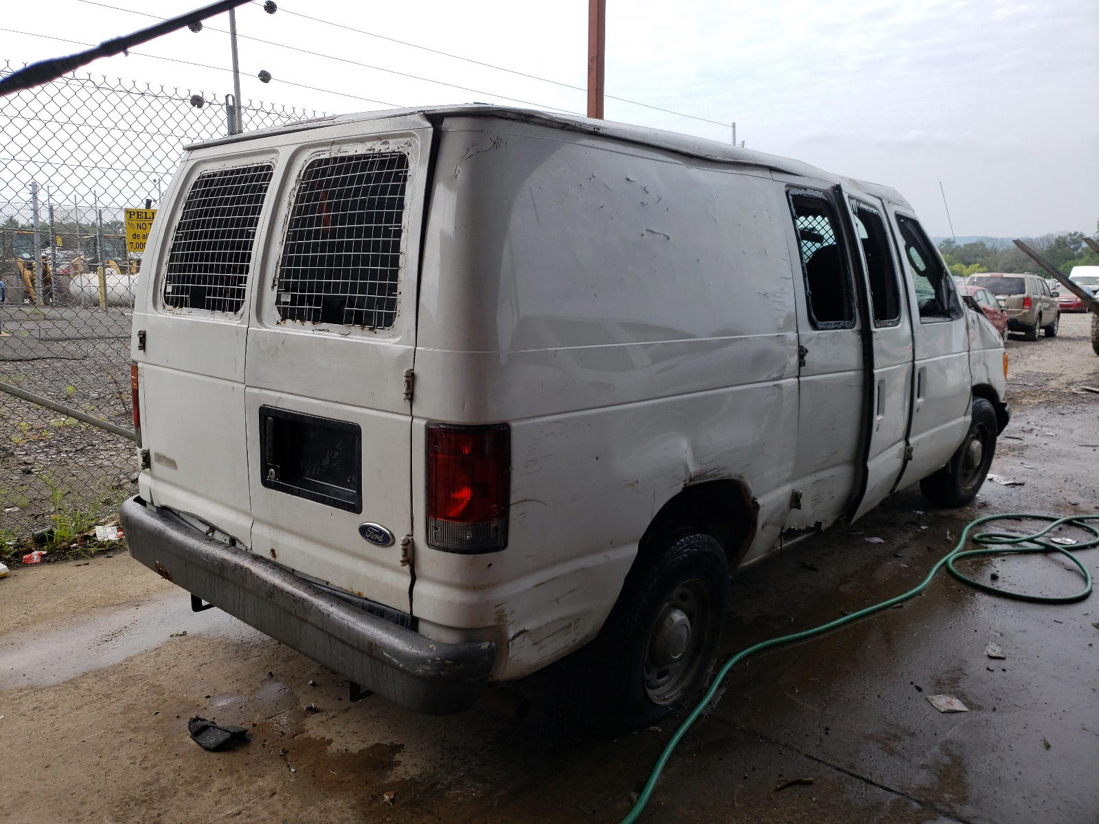 Photo 4 from auction – 2005 FORD ECONOLINE with VIN 1FDWE35L05HB02693