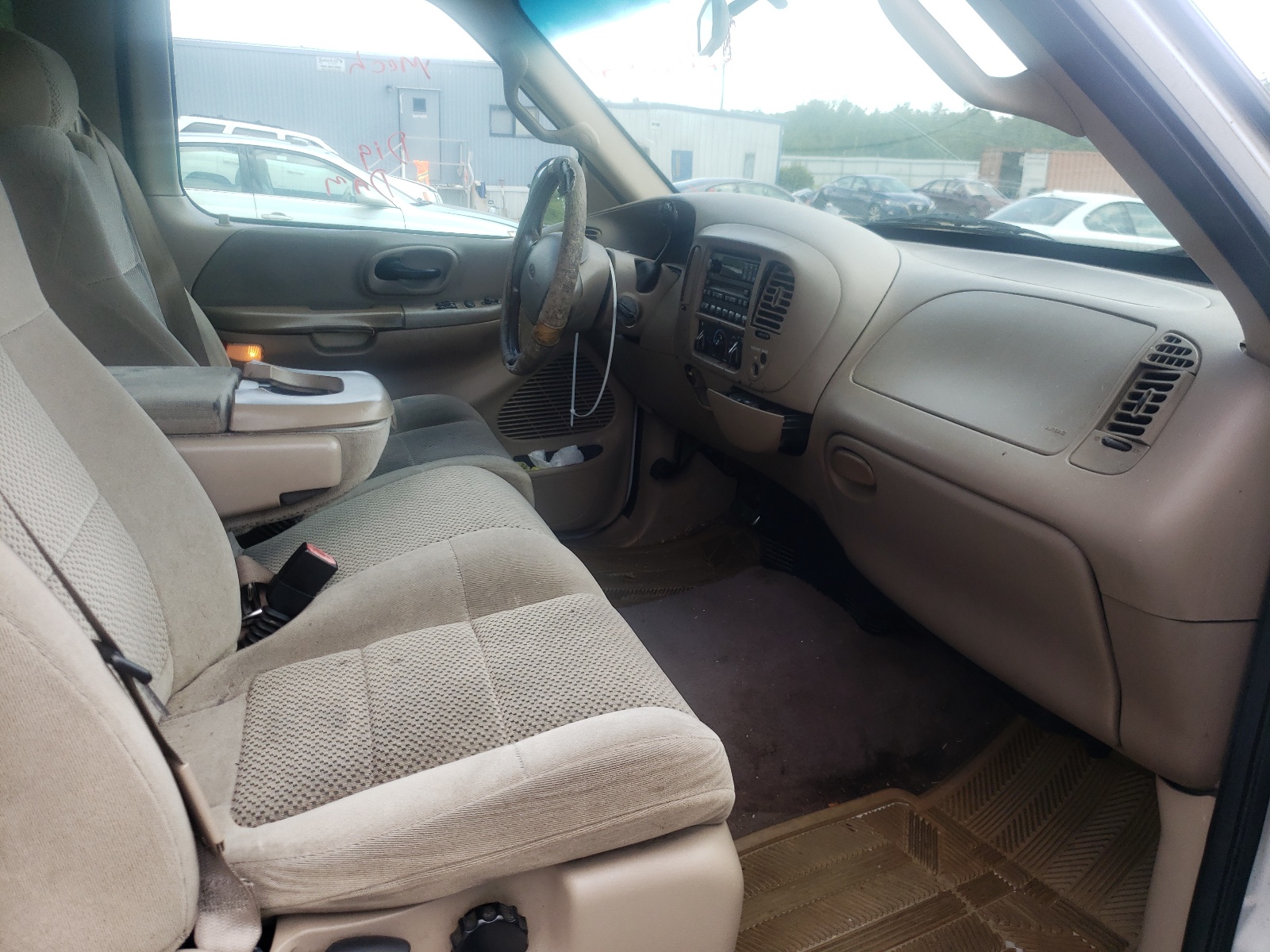 Photo 5 from auction – 2001 FORD F150 with VIN 1FTRX17L31NA58925