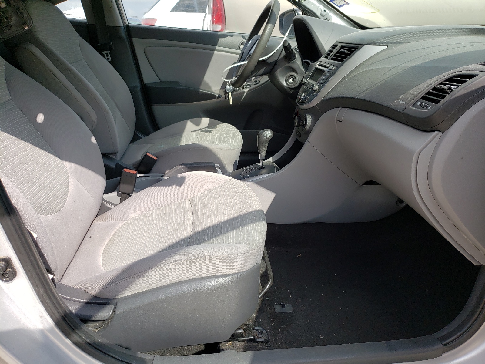 Photo 5 from auction – 2017 HYUNDAI ACCENT SE with VIN KMHCT4AE4HU193517