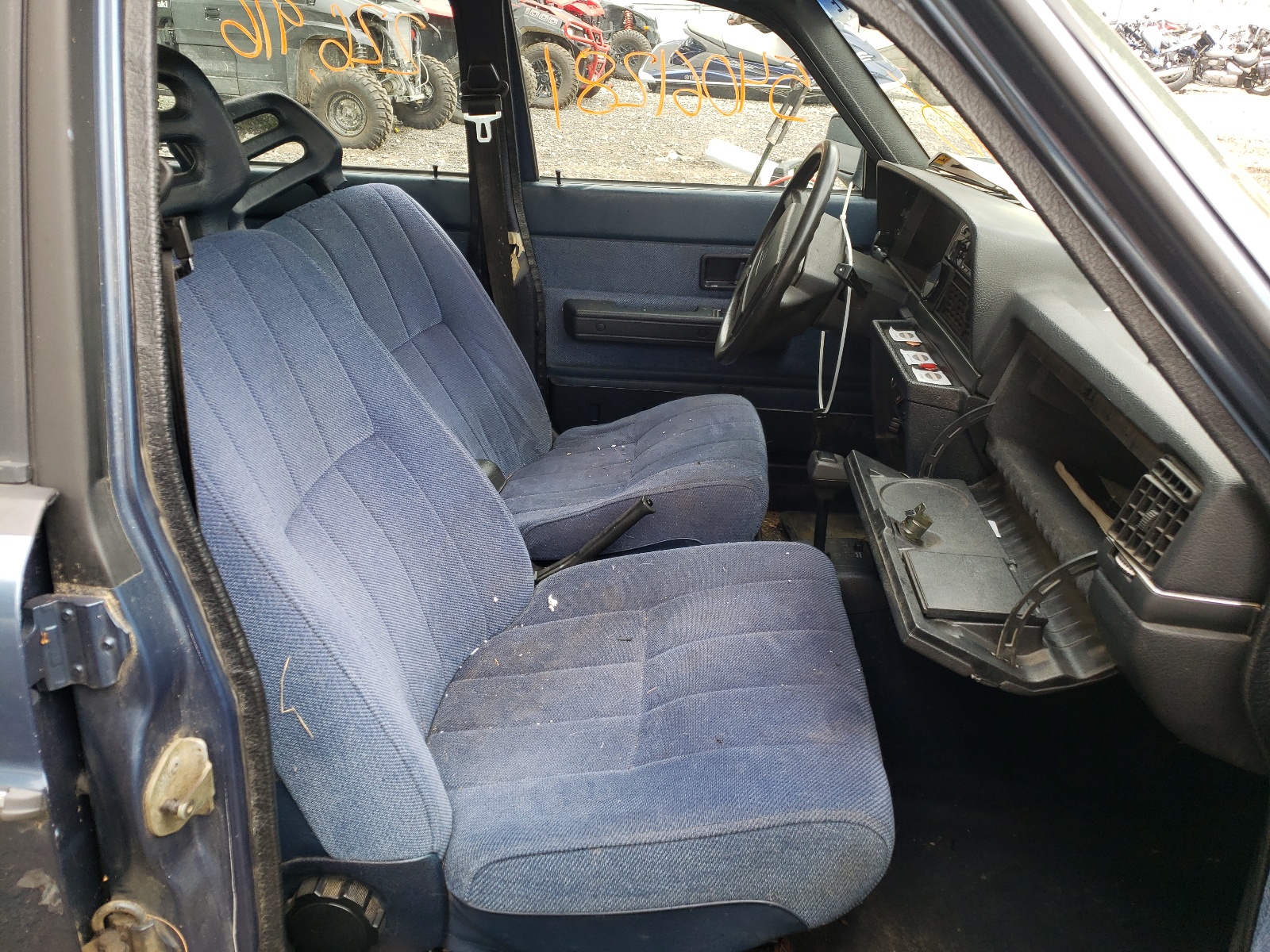 Photo 5 from auction – 1993 VOLVO 240 with VIN YV1AW8808P1948232