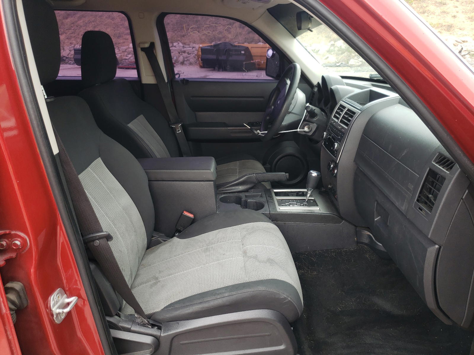 Photo 5 from auction – 2008 DODGE NITRO SXT with VIN 1D8GU28K98W115050
