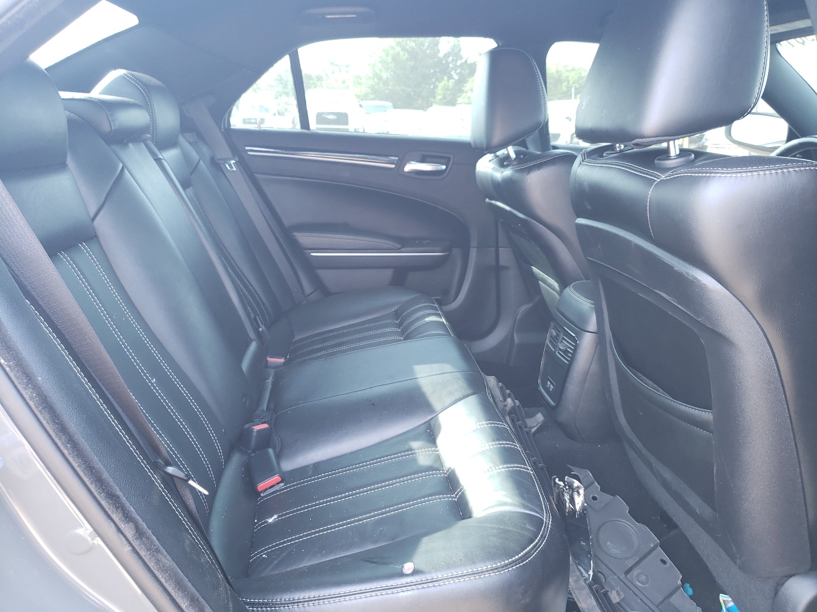 Фото 6 с аукциона – 2019 CHRYSLER 300 S с VIN 2C3CCABG4KH637254