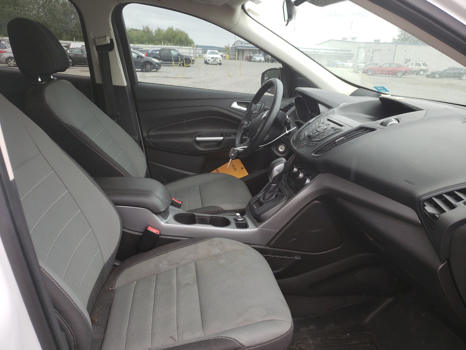Photo 5 from auction – 2016 FORD ESCAPE SE with VIN 1FMCU9GX2GUC61184