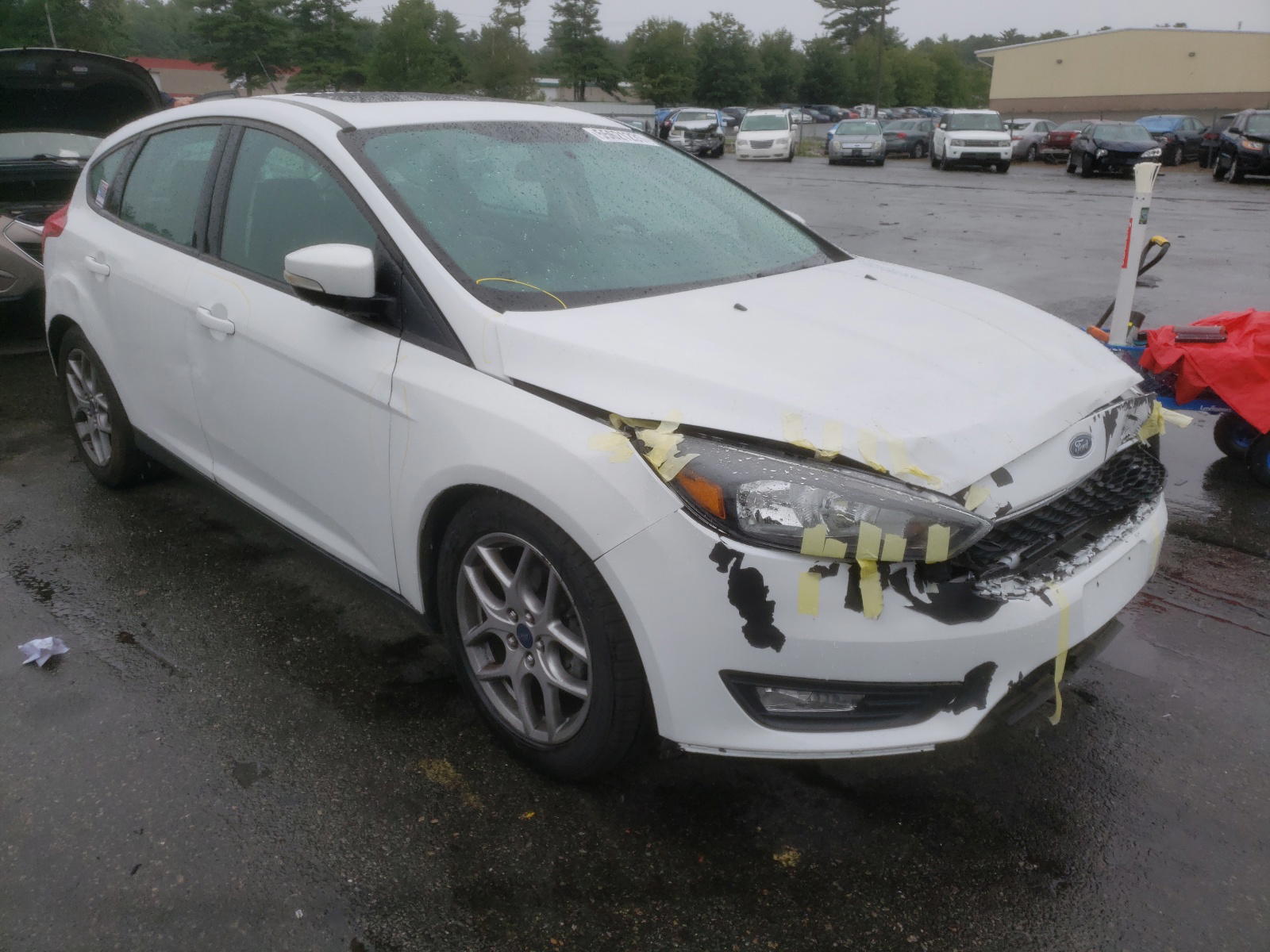 FORD FOCUS SE 2015 with VIN 1FADP3K20FL338458 - Photo from auction