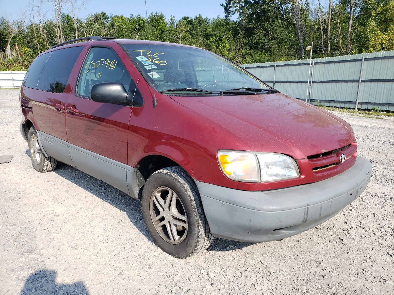 Photo 1 from auction – 2000 TOYOTA SIENNA LE with VIN 4T3ZF13C5YU195554