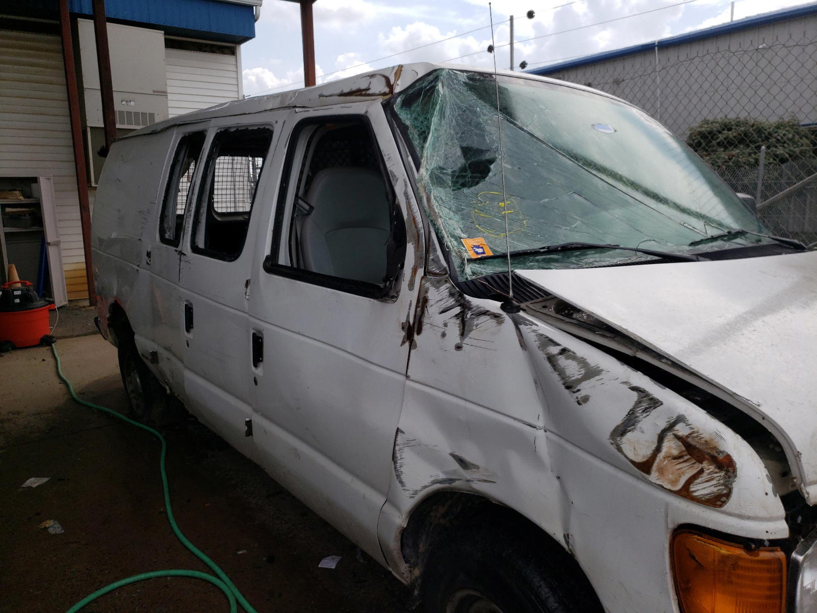 Photo 9 from auction – 2005 FORD ECONOLINE with VIN 1FDWE35L05HB02693