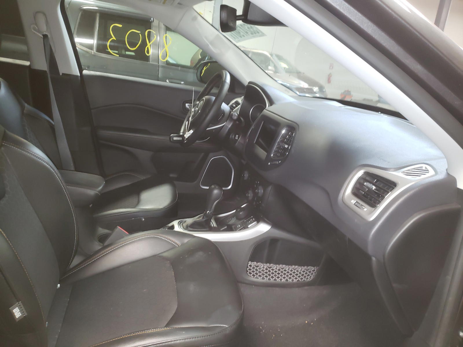 Photo 5 from auction – 2020 JEEP COMPASS LA with VIN 3C4NJDBB7LT256135