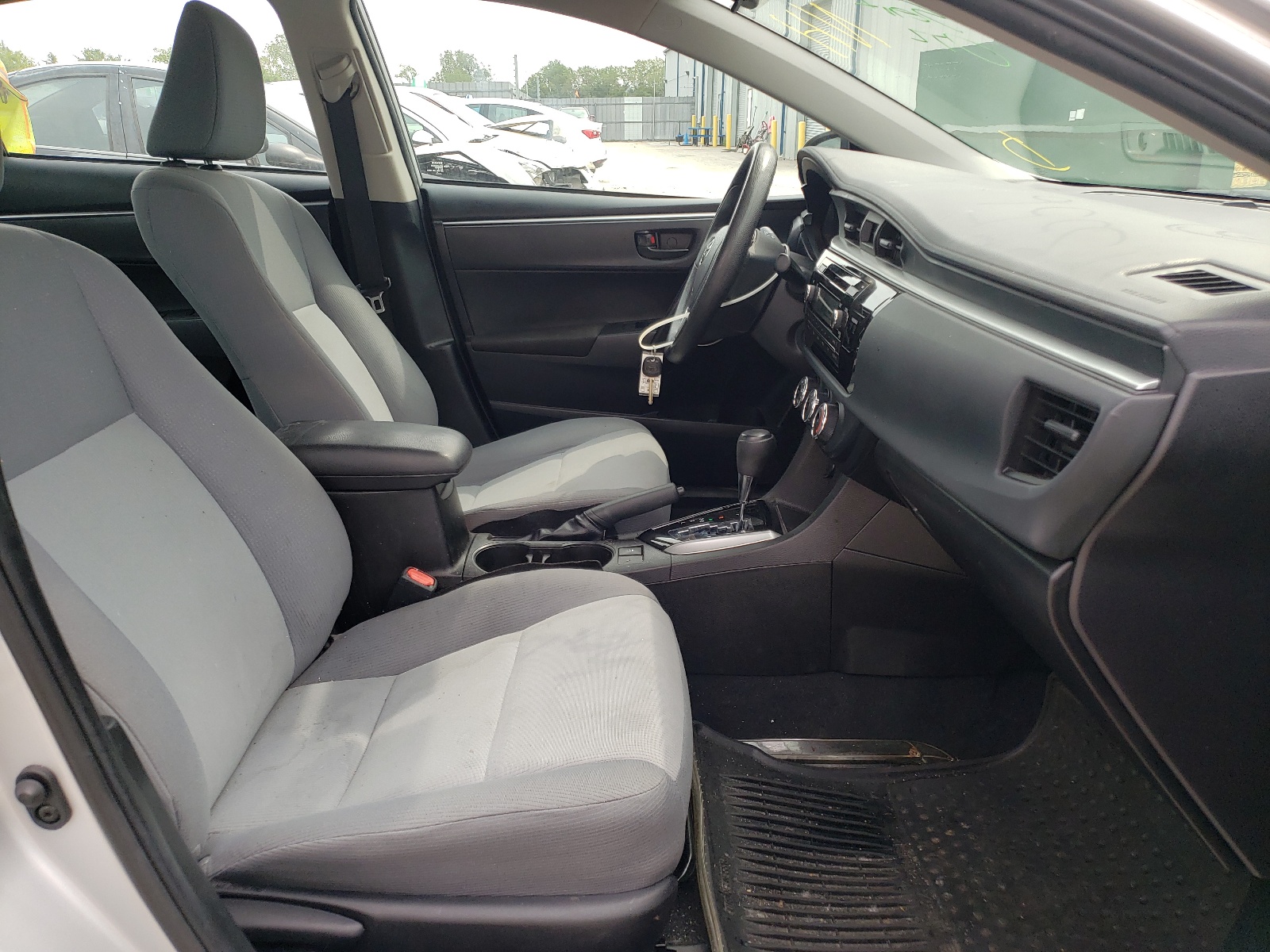 Photo 5 from auction – 2015 TOYOTA COROLLA L with VIN 5YFBURHEXFP313556