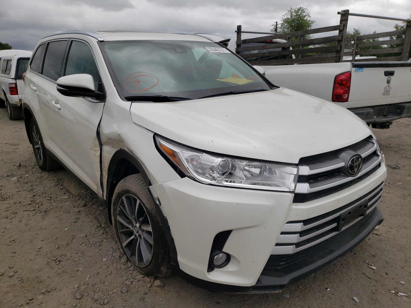 Photo 1 from auction – 2019 TOYOTA HIGHLANDER with VIN 5TDJZRFHXKS569627