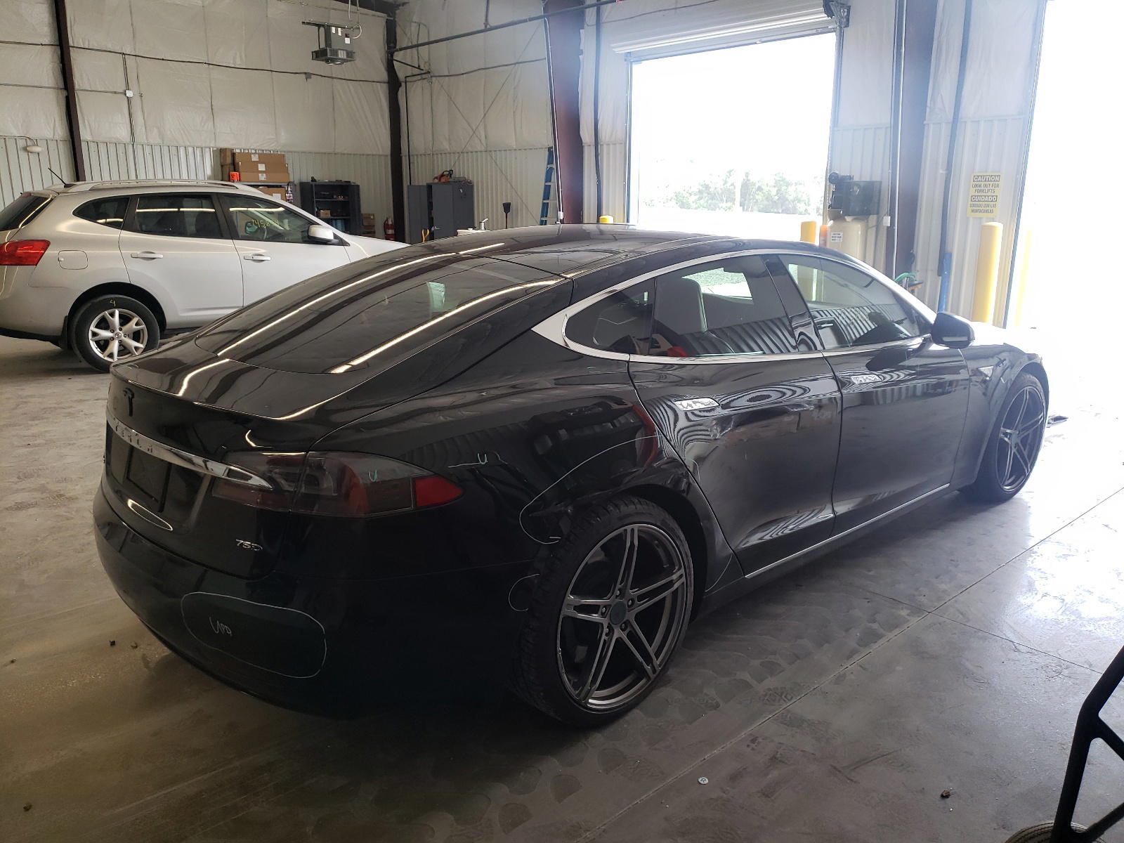 Photo 4 from auction – 2016 TESLA MODEL S with VIN 5YJSA1E21GF142763