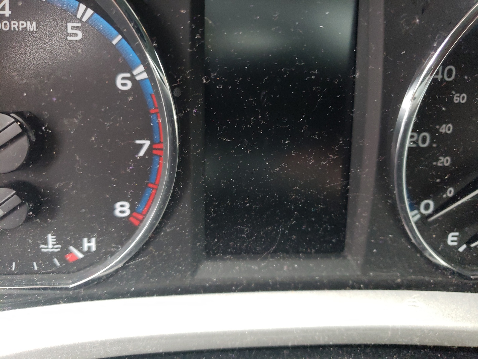 Photo 8 from auction – 2016 TOYOTA RAV4 XLE with VIN 2T3RFREV4GW464574