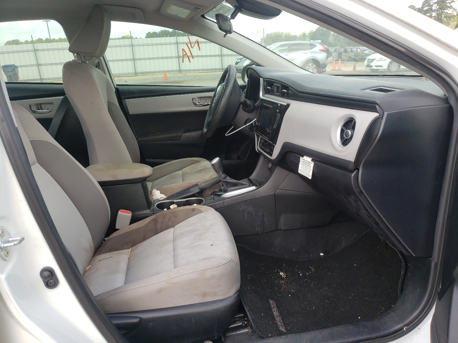 Photo 5 from auction – 2017 TOYOTA COROLLA L with VIN 5YFBURHE5HP648064