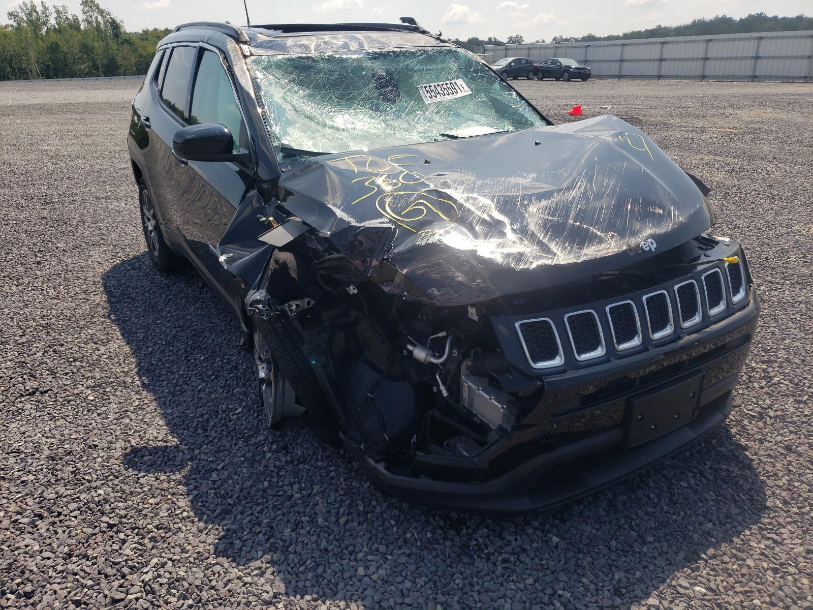JEEP COMPASS LA 2019 with VIN 3C4NJCBB5KT692281 - Photo from auction