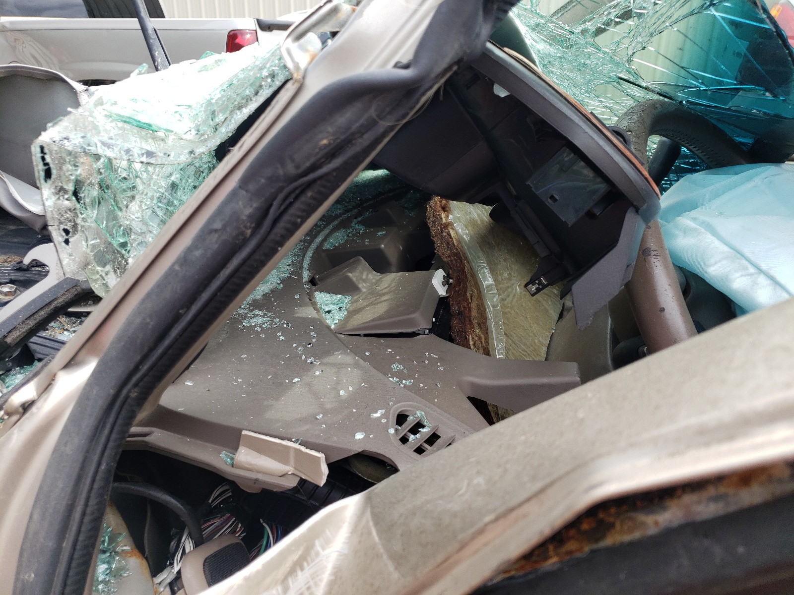 Photo 8 from auction – 2000 TOYOTA SIENNA LE with VIN 4T3ZF13C9YU174528