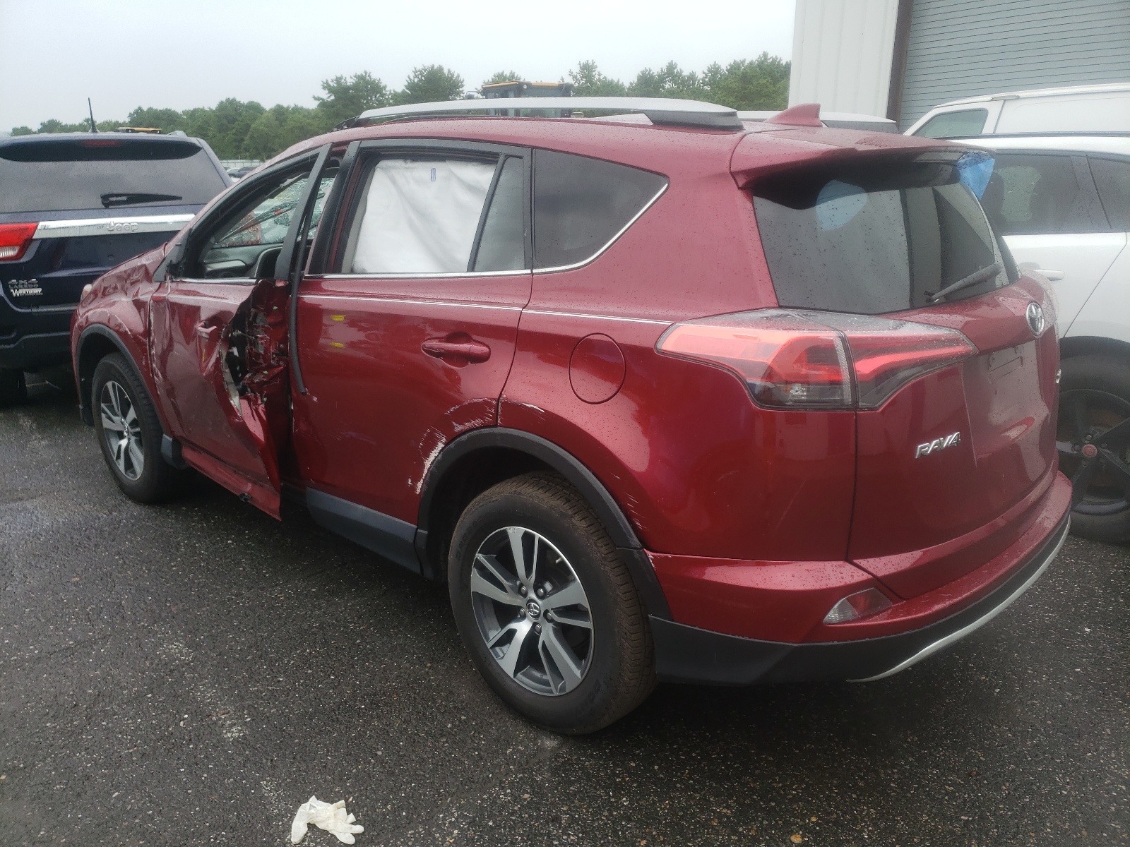 Photo 3 from auction – 2018 TOYOTA RAV4 ADVEN with VIN 2T3WFREV8JW436240