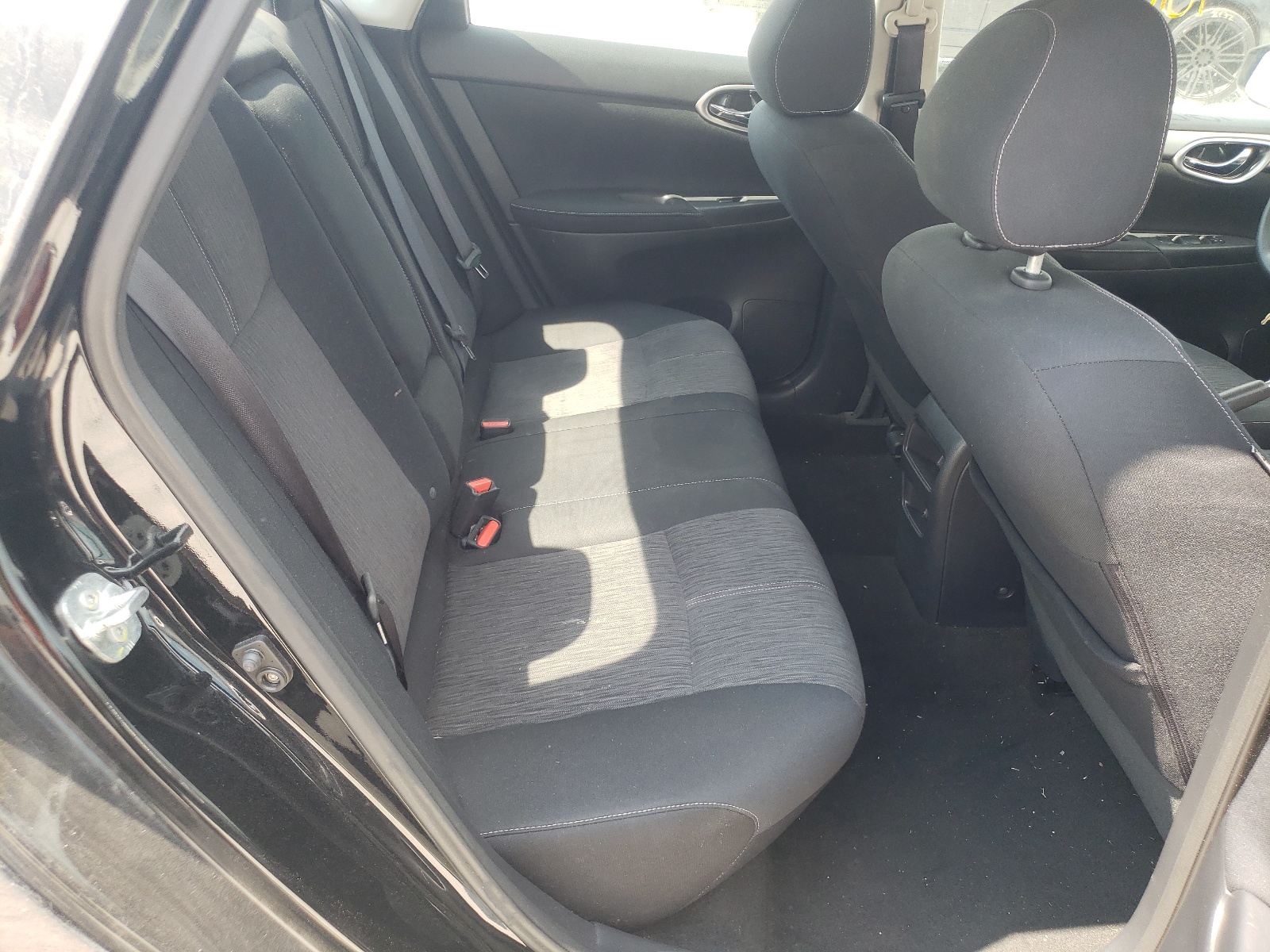 Photo 6 from auction – 2014 NISSAN SENTRA S with VIN 3N1AB7AP2EY204527