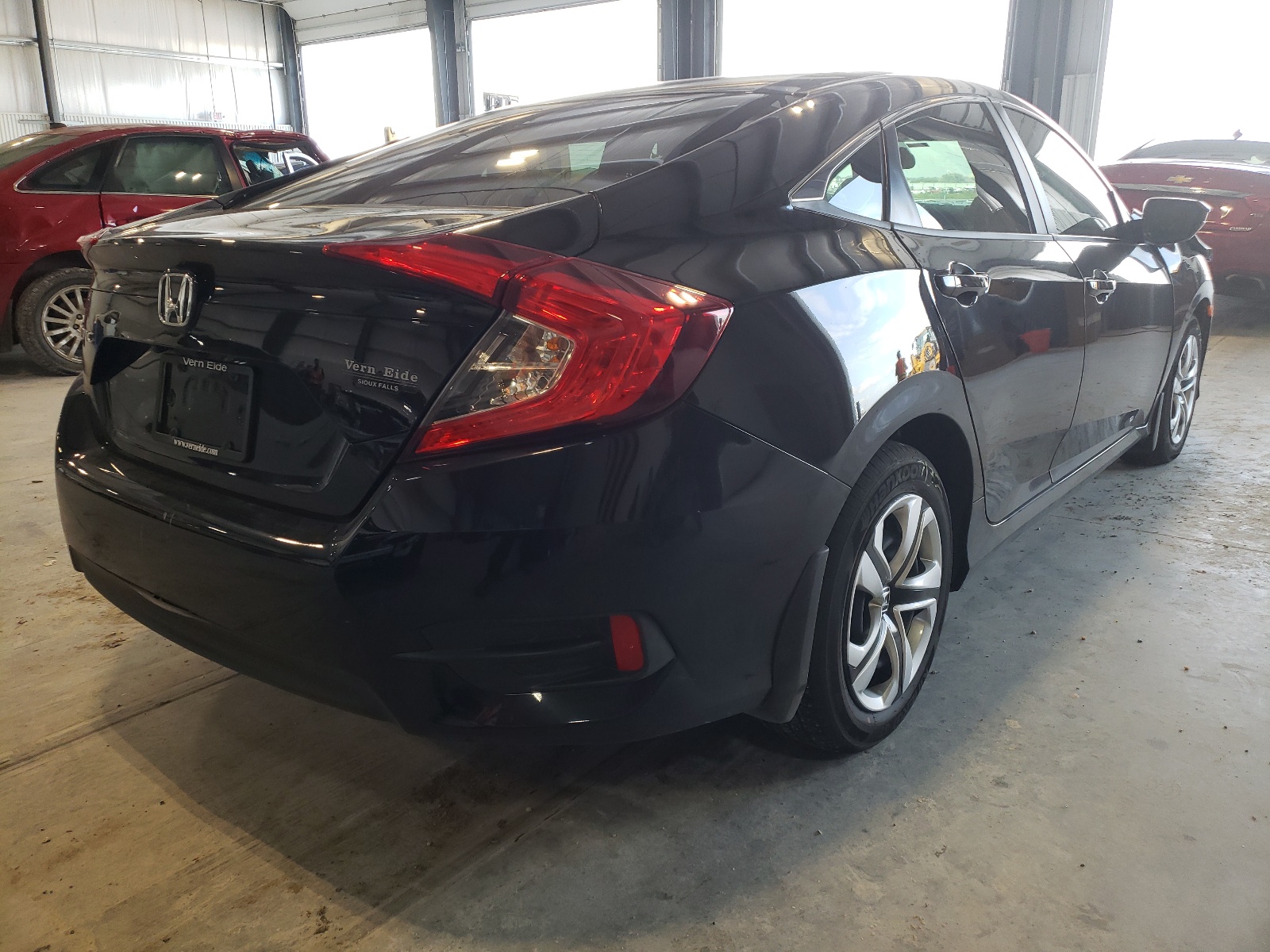 Photo 4 from auction – 2018 HONDA CIVIC LX with VIN 2HGFC2F53JH573294