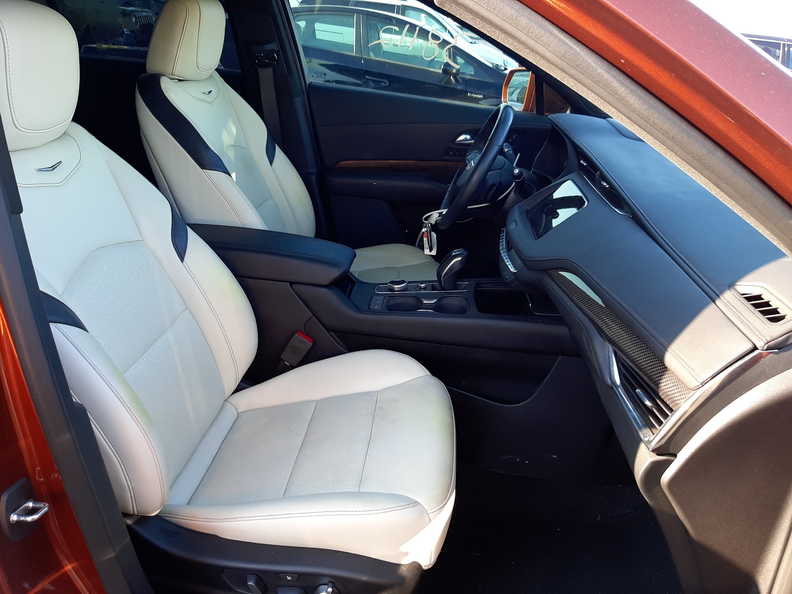 Photo 5 from auction – 2019 CADILLAC XT4 SPORT with VIN 1GYFZER48KF128743