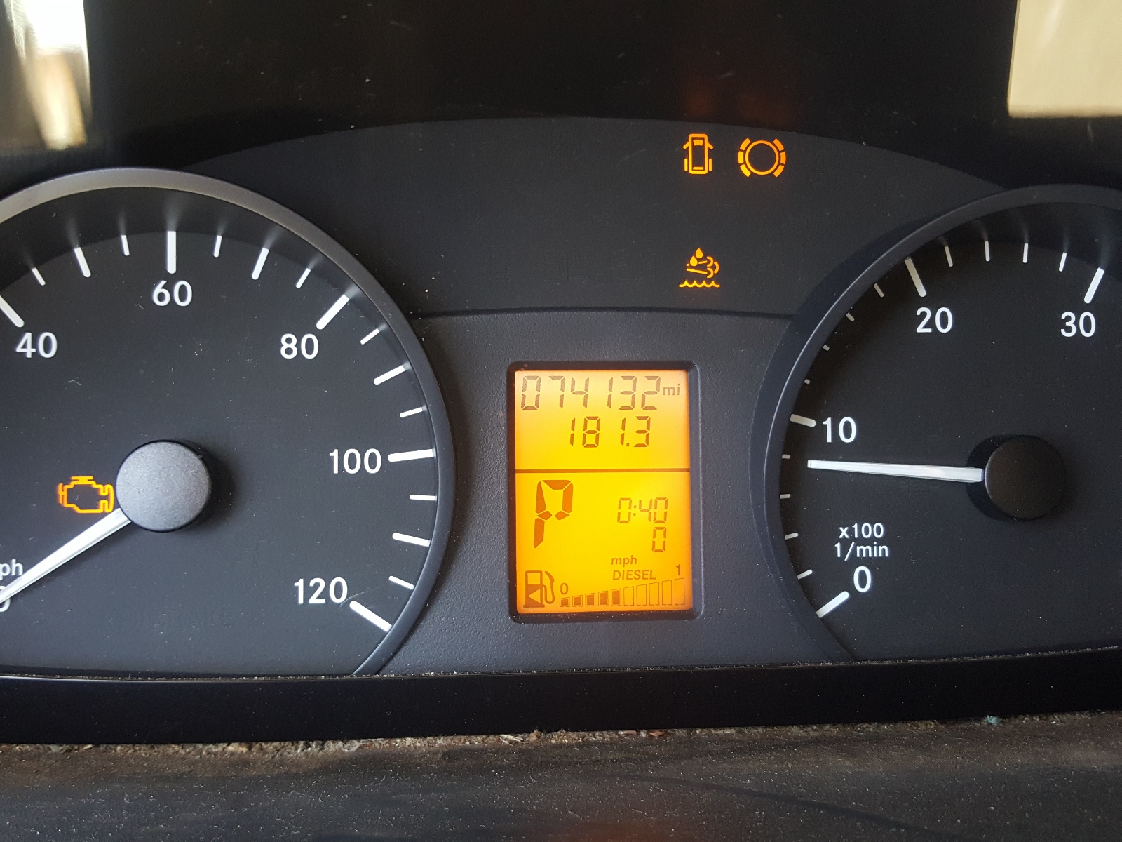 Photo 8 from auction – 2015 MERCEDES-BENZ SPRINTER 2 with VIN WD3PE8DC8F5964192