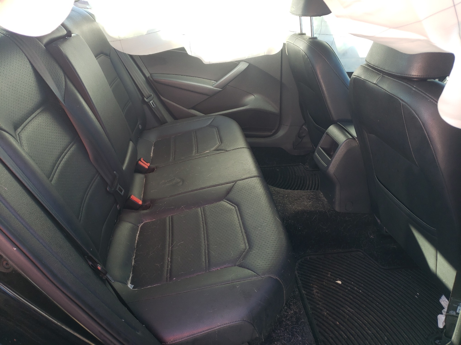 Photo 6 from auction – 2015 VOLKSWAGEN PASSAT S with VIN 1VWAT7A38FC068662