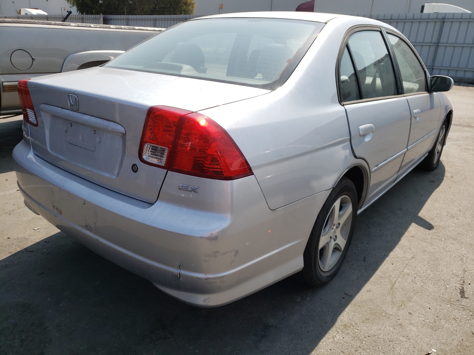 Photo 4 from auction – 2004 HONDA CIVIC EX with VIN 2HGES26774H558382