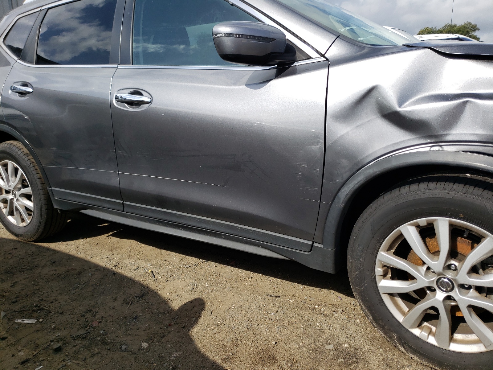 Photo 9 from auction – 2020 NISSAN ROGUE S with VIN KNMAT2MT9LP500536