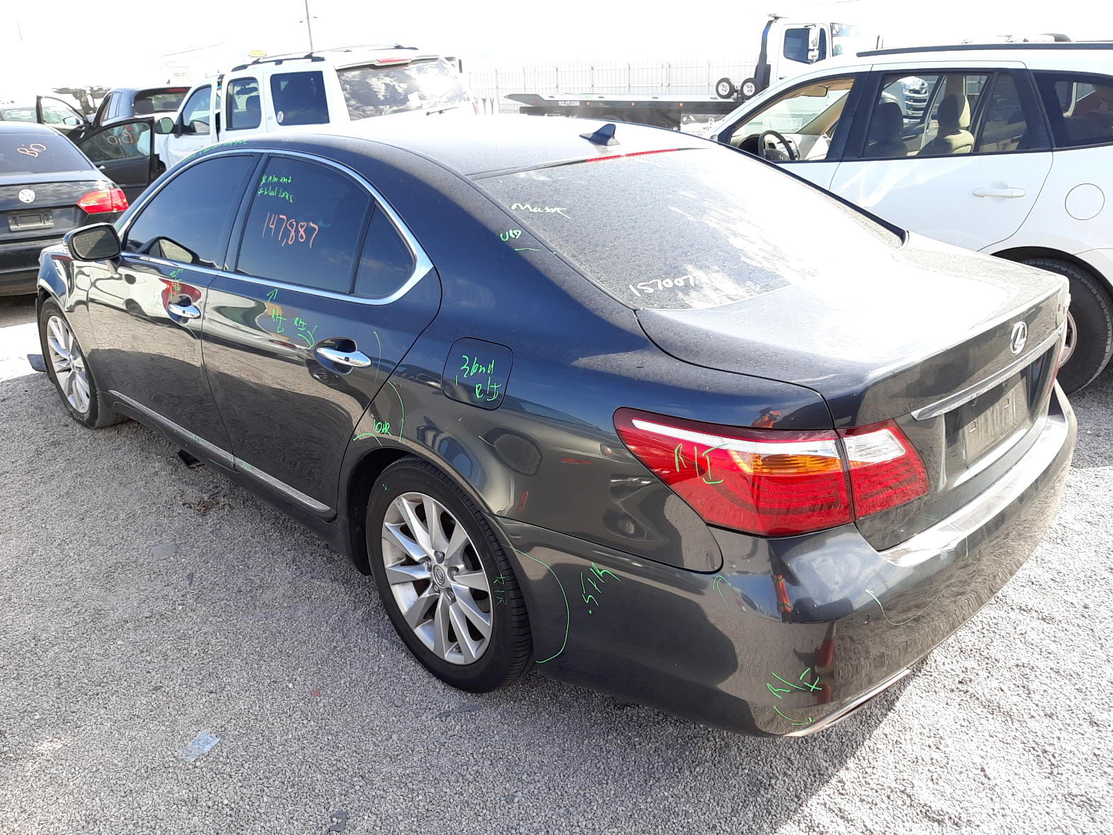 Photo 3 from auction – 2011 LEXUS LS 460 with VIN JTHBL5EF3B5106909