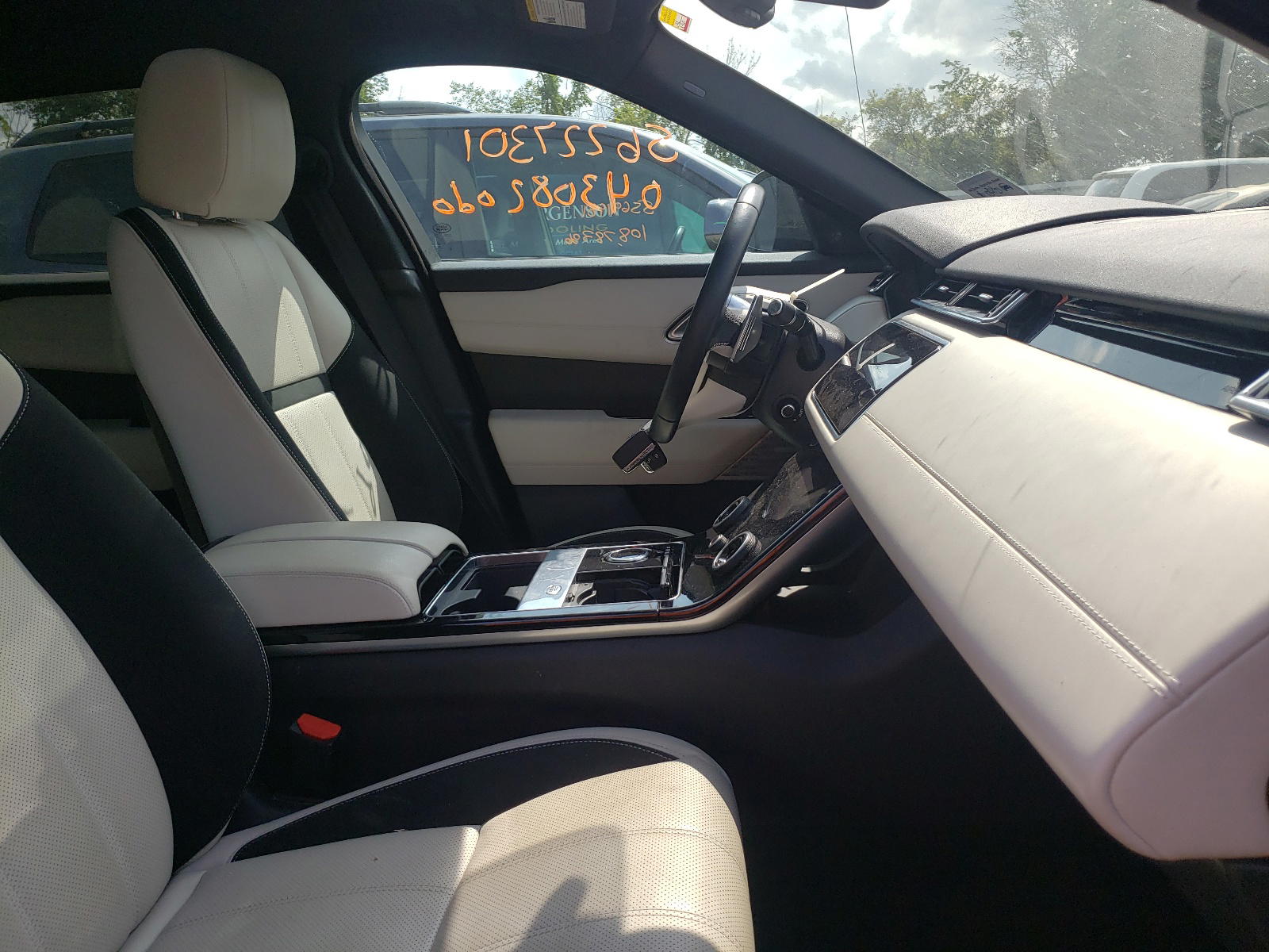 Photo 5 from auction – 2019 LAND ROVER RANGE ROVE with VIN SALYL2EX3KA780562