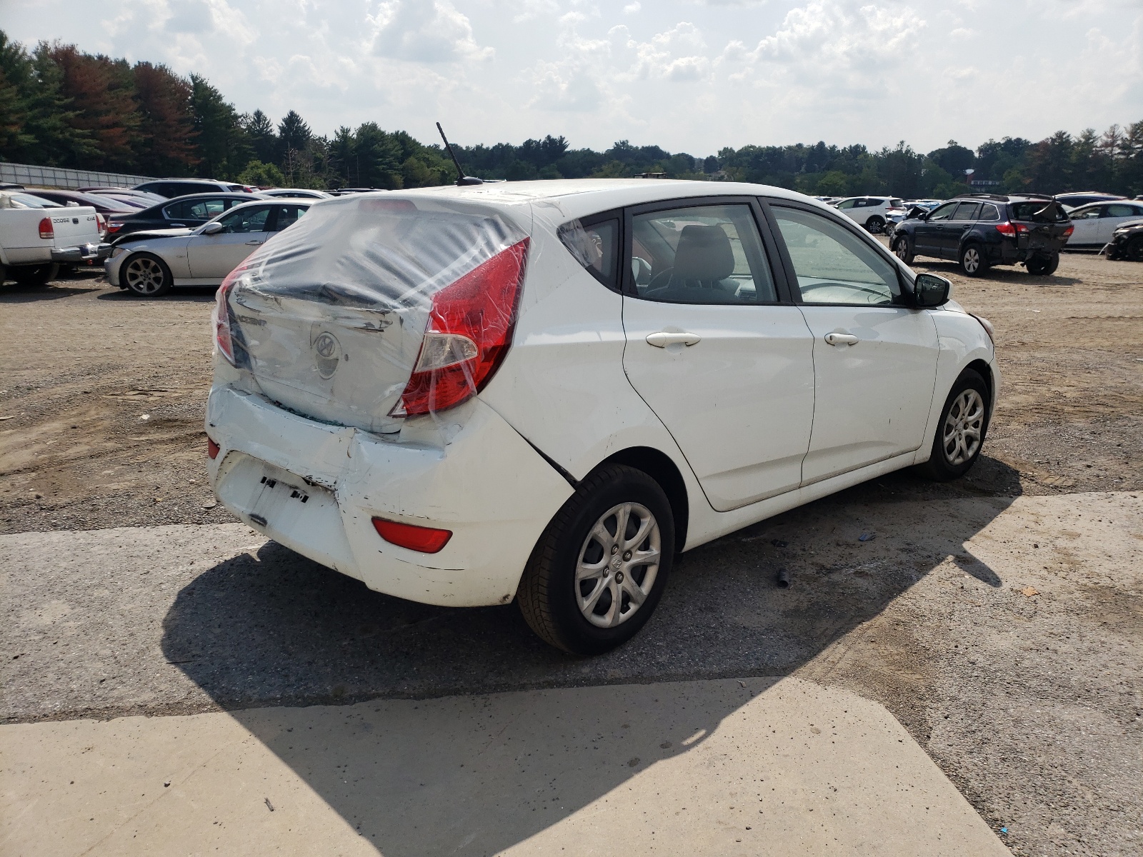 Photo 4 from auction – 2014 HYUNDAI ACCENT GLS with VIN KMHCT5AE4EU147798