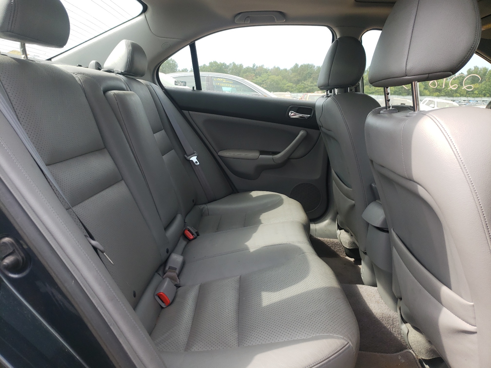 Photo 6 from auction – 2005 ACURA TSX with VIN JH4CL96995C001778
