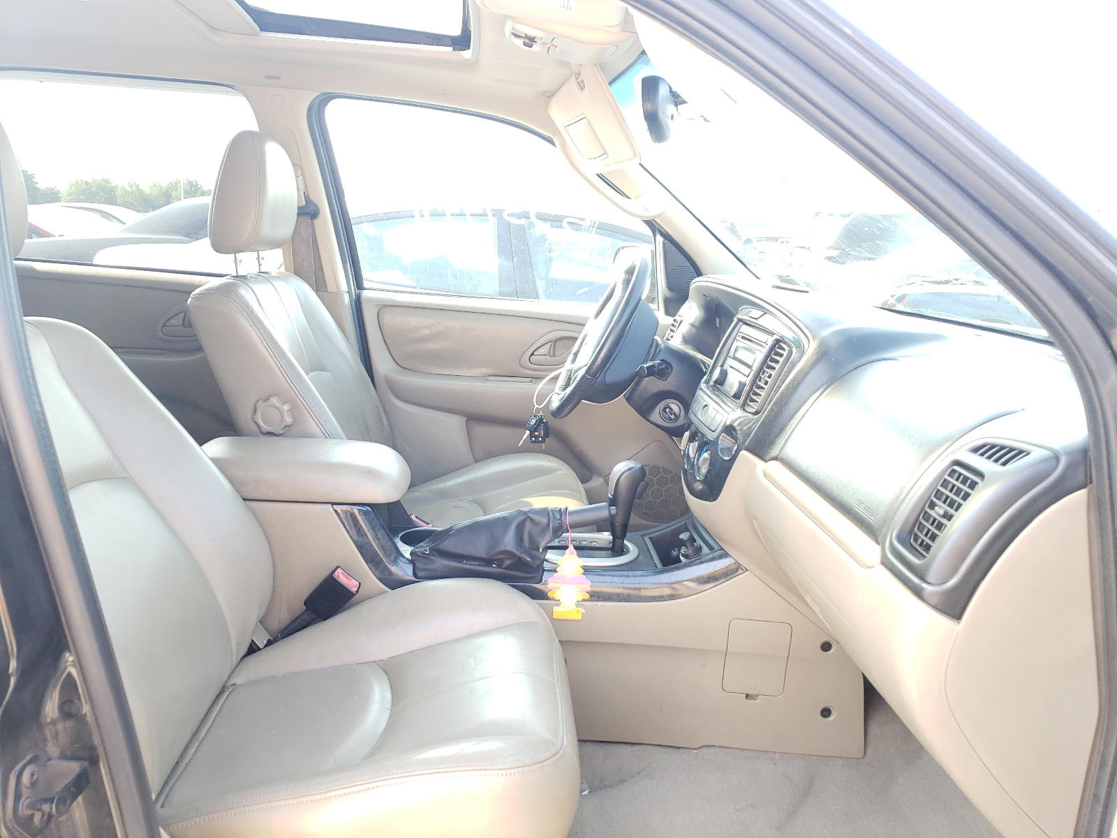 Photo 5 from auction – 2005 MAZDA TRIBUTE S with VIN 4F2CZ96165KM04245