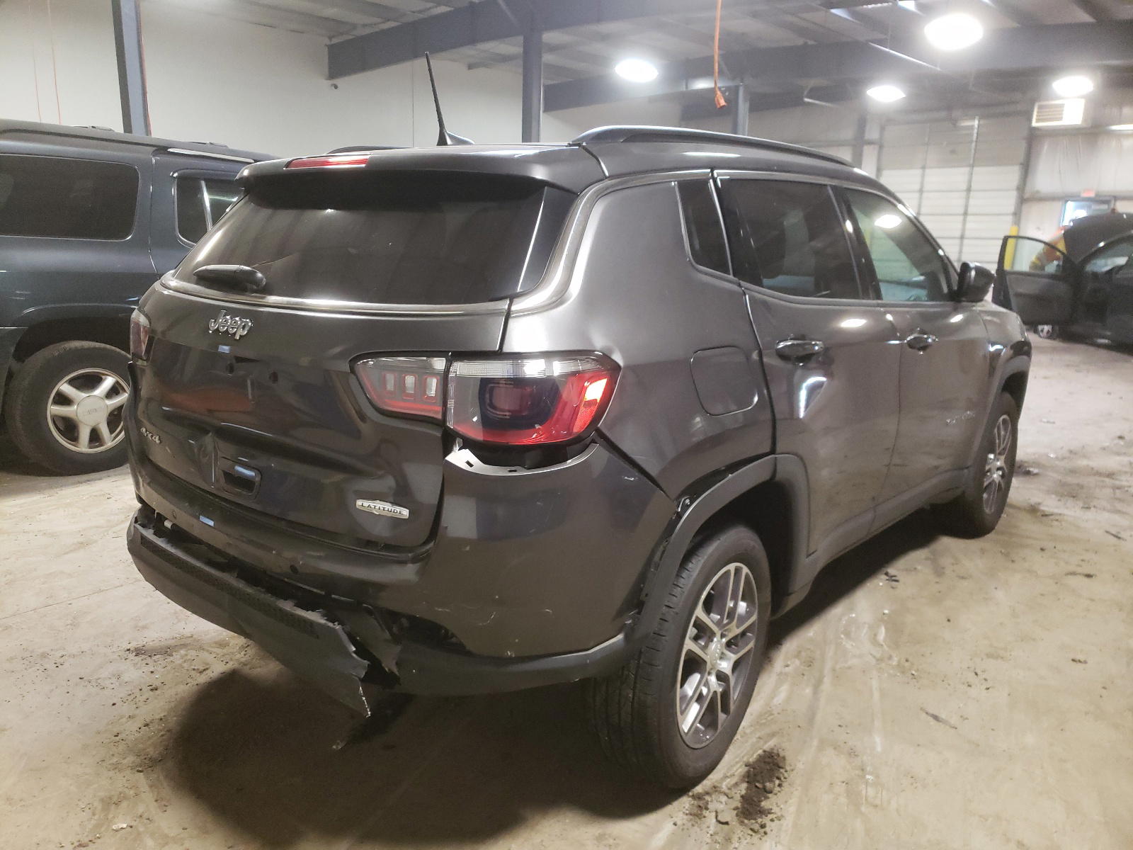 Photo 4 from auction – 2020 JEEP COMPASS LA with VIN 3C4NJDBB7LT256135