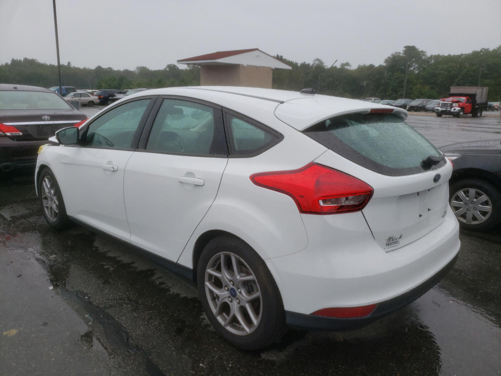 Photo 3 from auction – 2015 FORD FOCUS SE with VIN 1FADP3K20FL338458