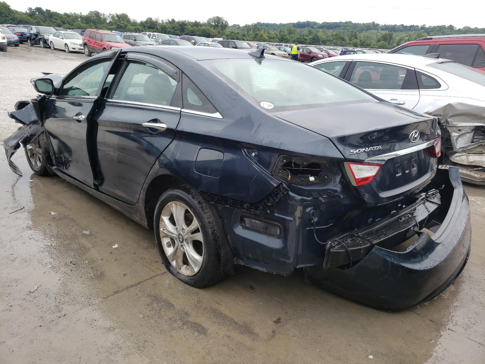 Photo 3 from auction – 2011 HYUNDAI SONATA SE with VIN 5NPEC4AC8BH122155