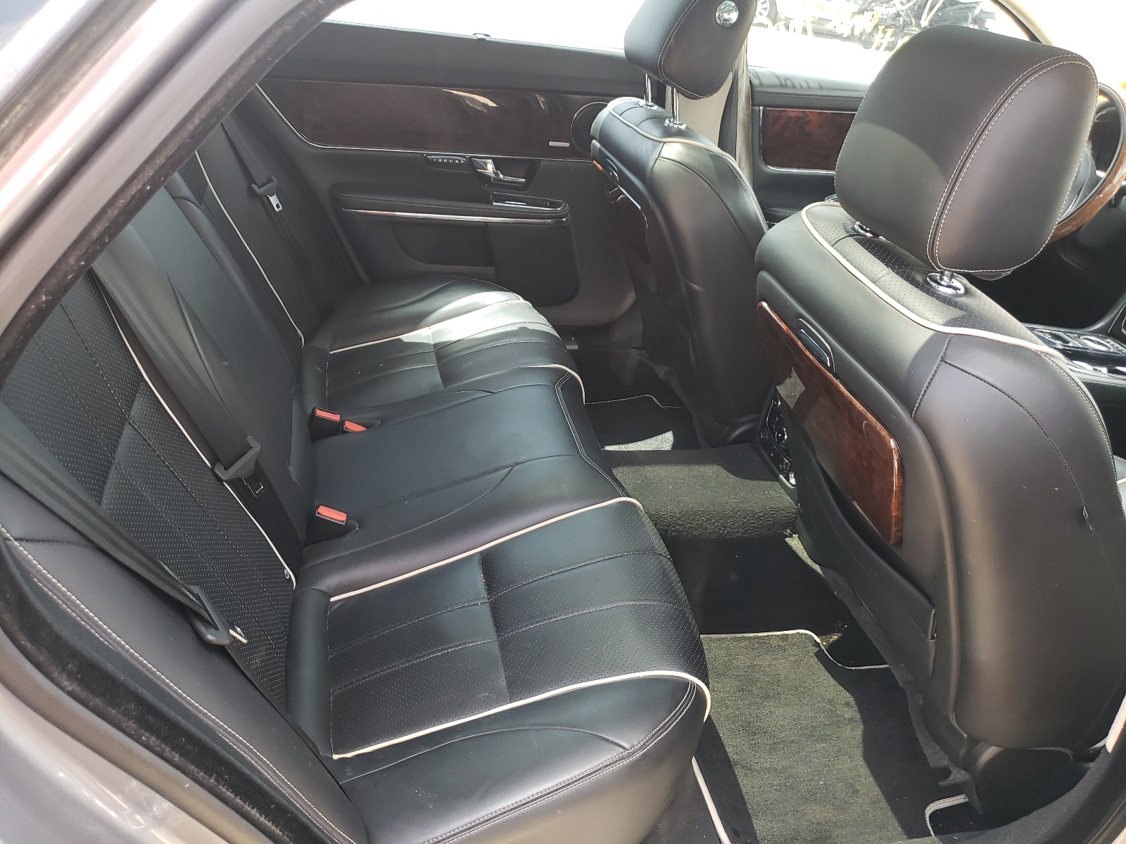 Photo 6 from auction – 2012 JAGUAR XJL SUPERC with VIN SAJWA2GE8CMV33717