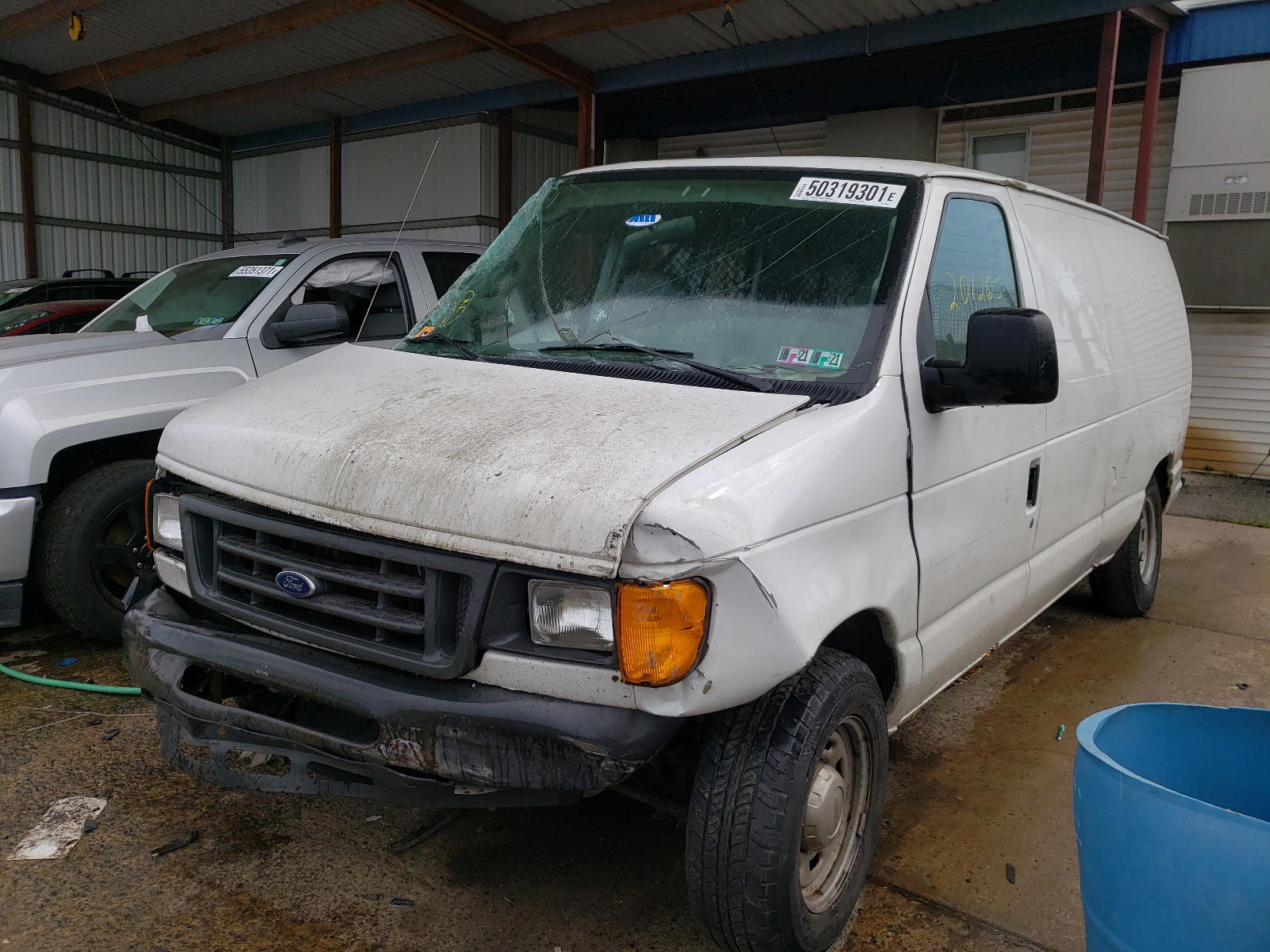 Photo 2 from auction – 2005 FORD ECONOLINE with VIN 1FDWE35L05HB02693