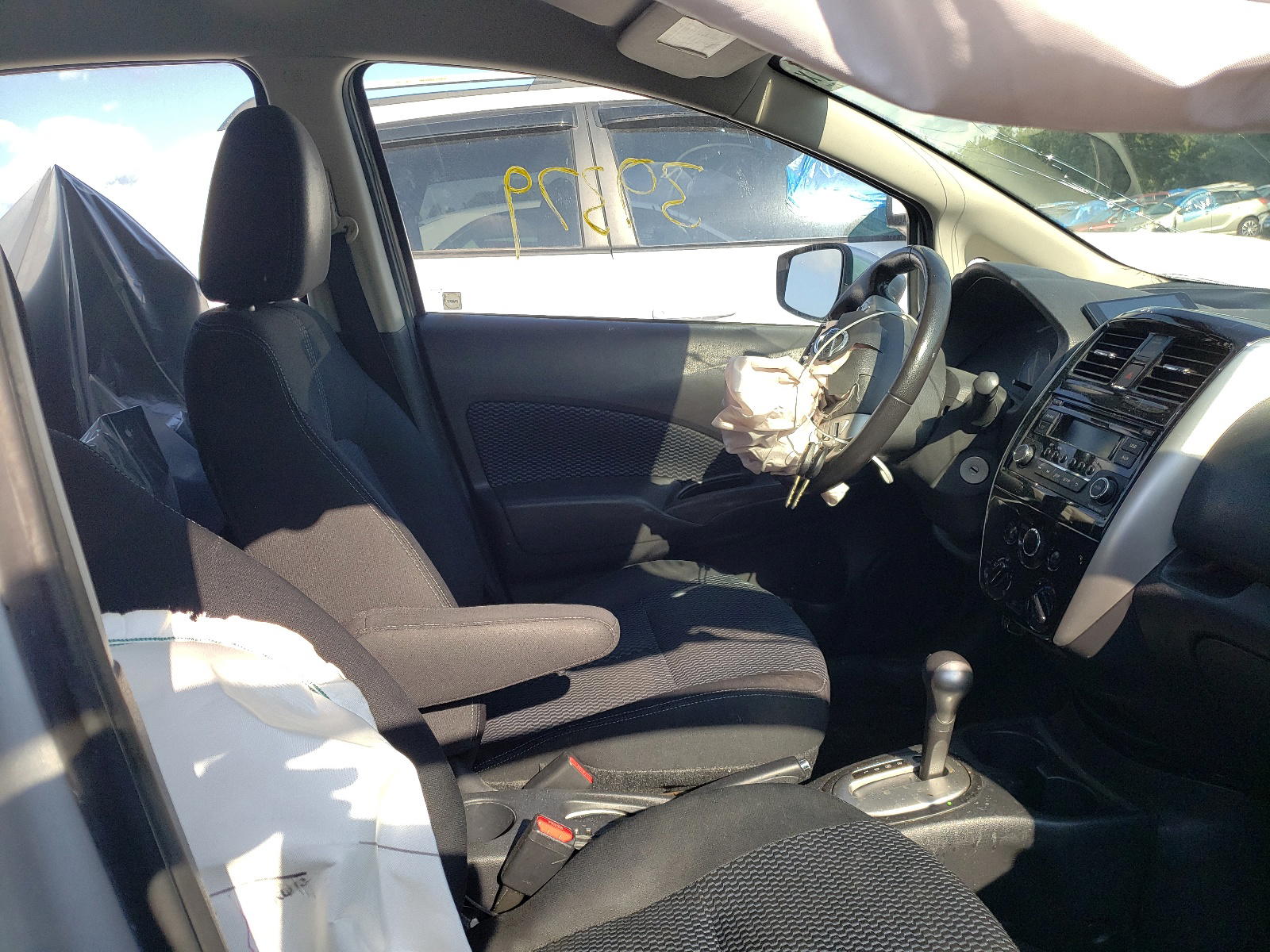 Photo 5 from auction – 2015 NISSAN VERSA NOTE with VIN 3N1CE2CP4FL407823