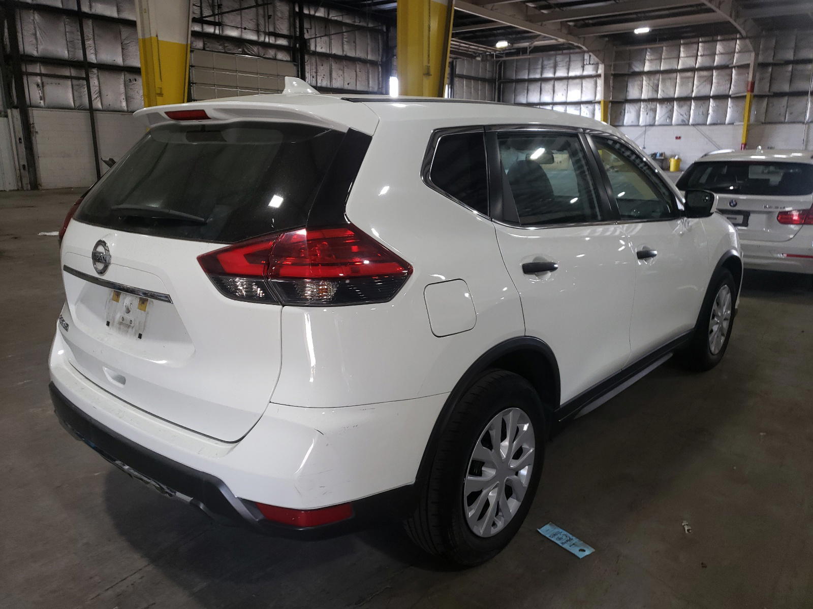 Photo 4 from auction – 2017 NISSAN ROGUE S with VIN KNMAT2MT5HP544718