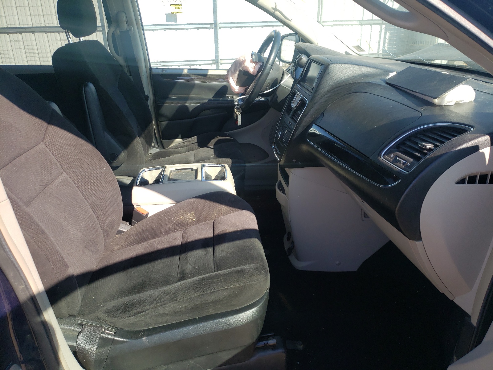 Photo 5 from auction – 2014 CHRYSLER TOWN & COU with VIN 2C4RC1BG6ER400446