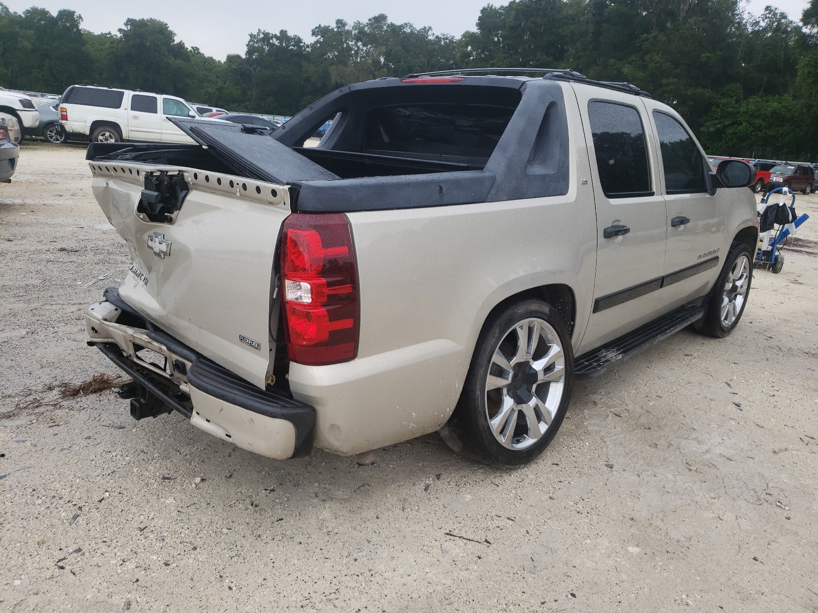Photo 4 from auction – 2008 CHEVROLET AVALANCHE with VIN 3GNEC12038G144575