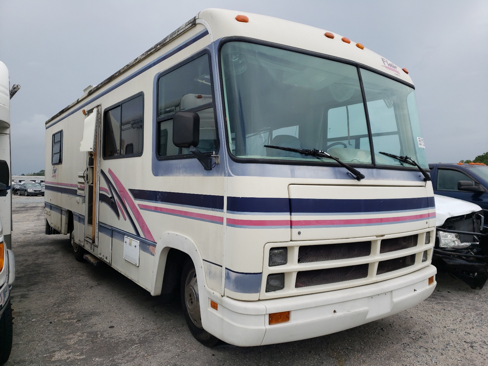 FLEE FLAIR 1994 with VIN 1GBKP37N8P3319232 - Photo from auction