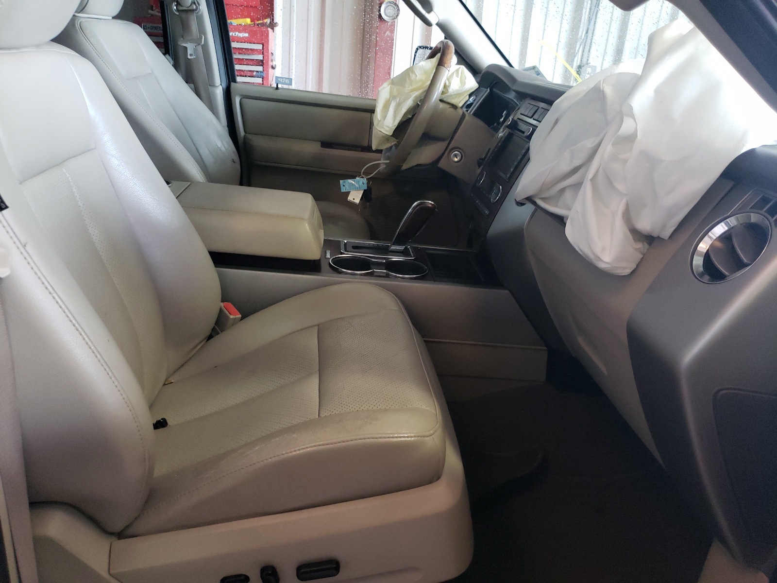 Photo 5 from auction – 2010 FORD EXPEDITION with VIN 1FMJU1K57AEB72596