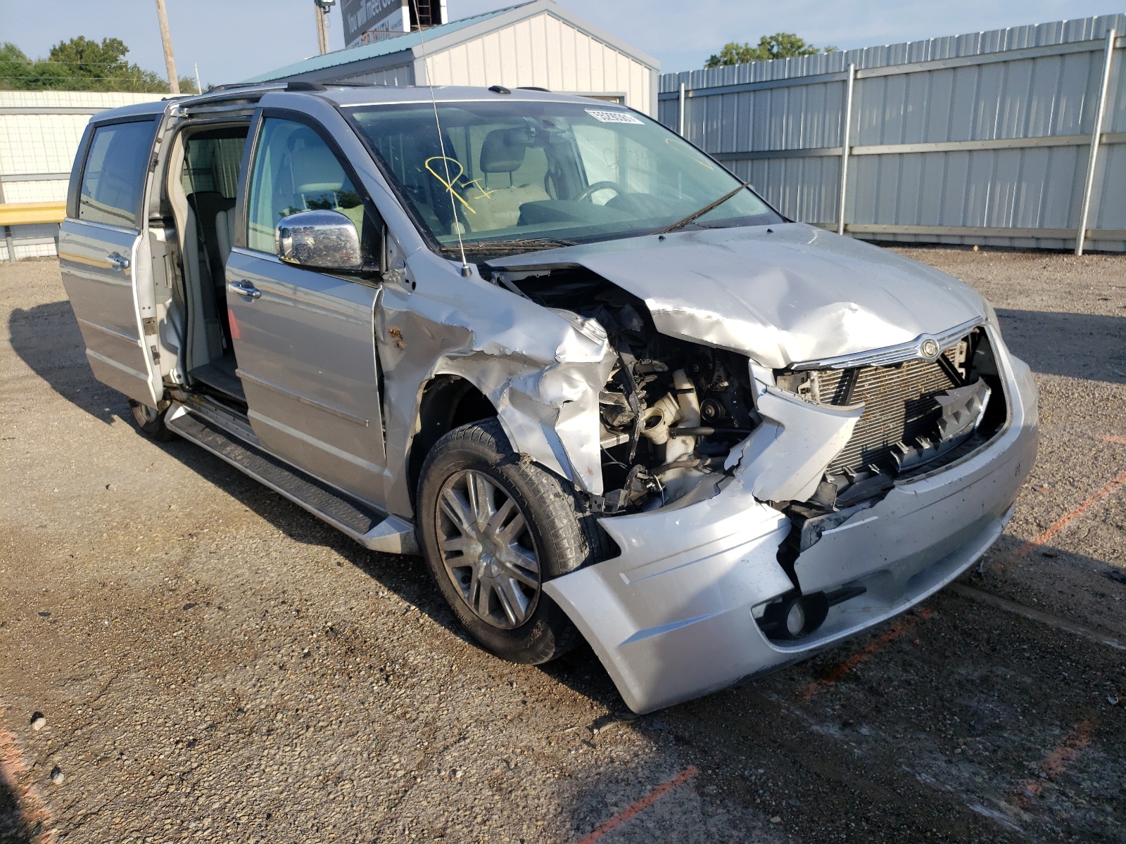 Photo 9 from auction – 2010 CHRYSLER TOWN & COU with VIN 2A4RR6DX6AR152728