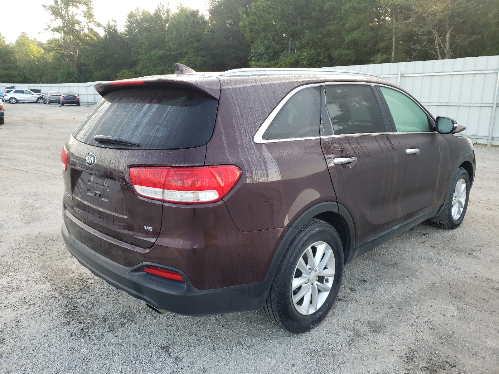 Photo 4 from auction – 2016 KIA SORENTO LX with VIN 5XYPG4A50GG022550