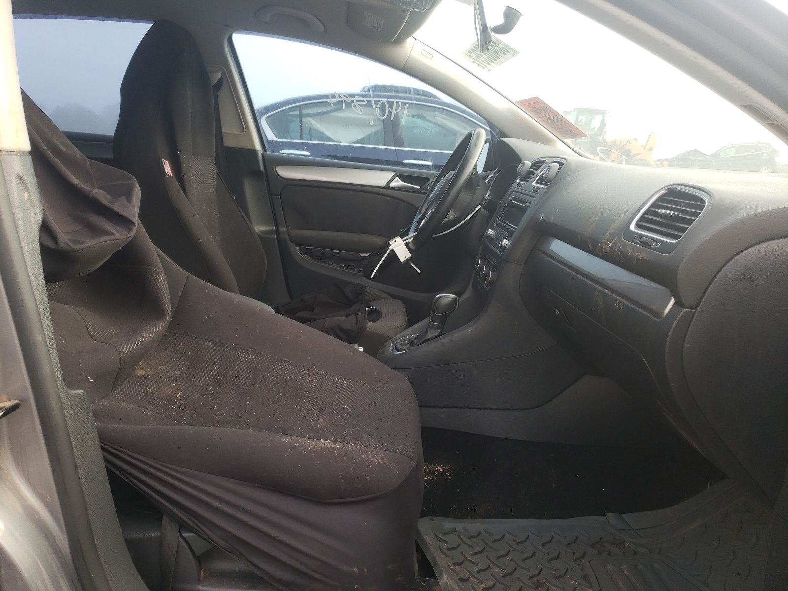 Photo 5 from auction – 2013 VOLKSWAGEN GOLF with VIN WVWDB7AJ2DW036819
