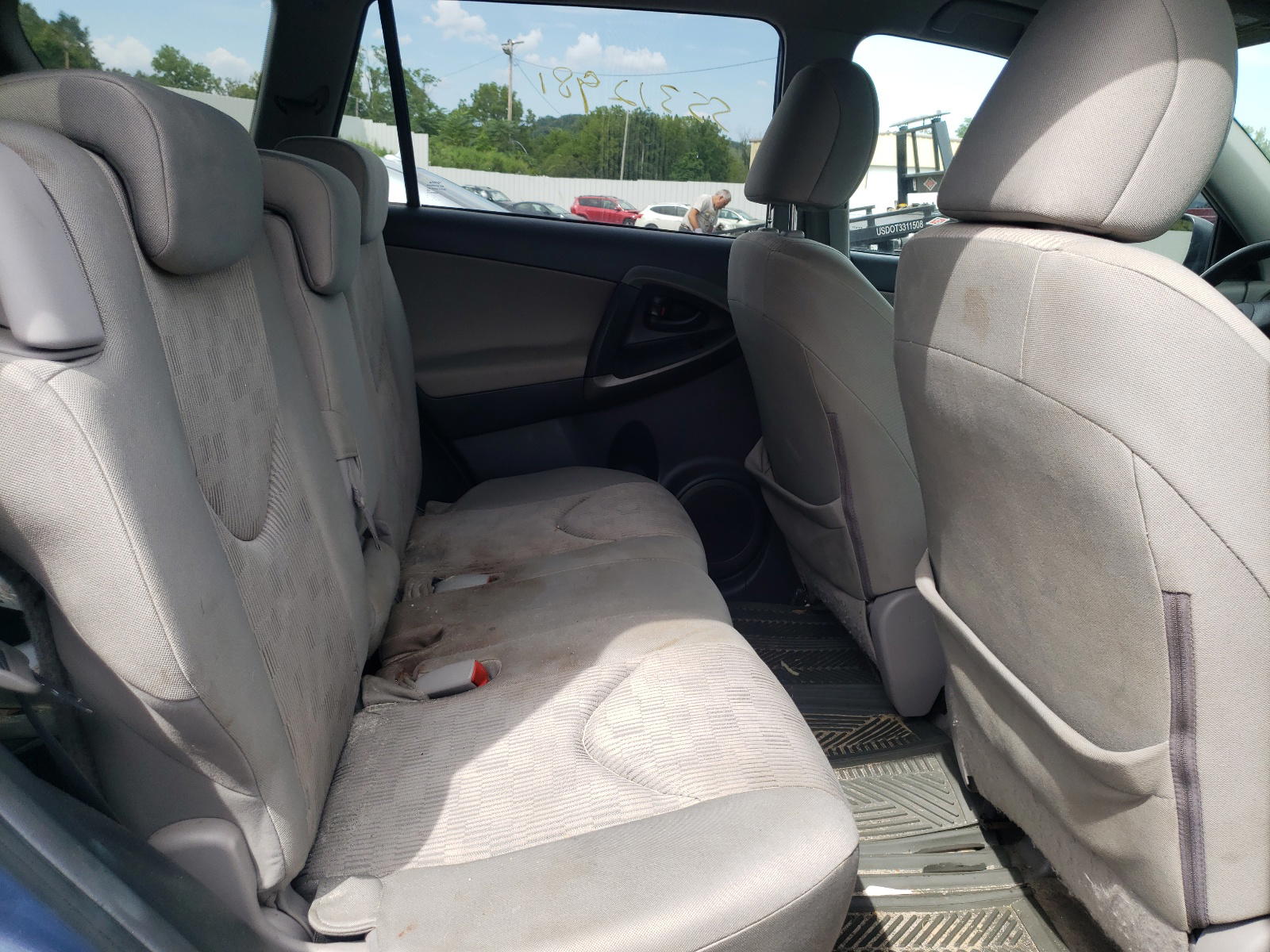 Photo 6 from auction – 2011 TOYOTA RAV4 with VIN 2T3BF4DV1BW095753