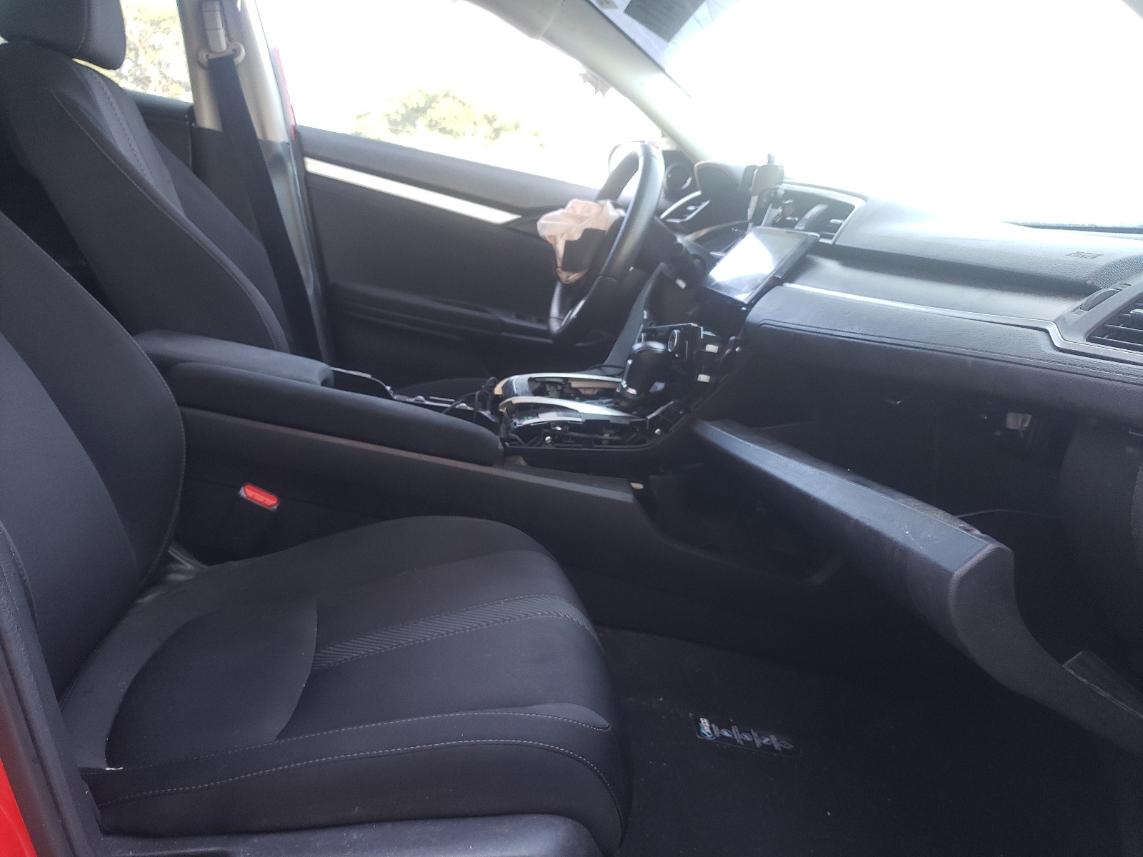 Photo 5 from auction – 2018 HONDA CIVIC EX with VIN 2HGFC2F77JH580329